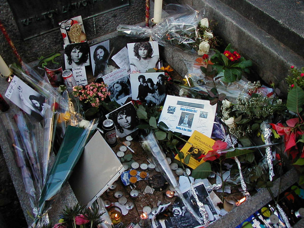 Cimiteri di Parigi: le 10 tombe più famose da Jim Morrison a Oscar Wilde