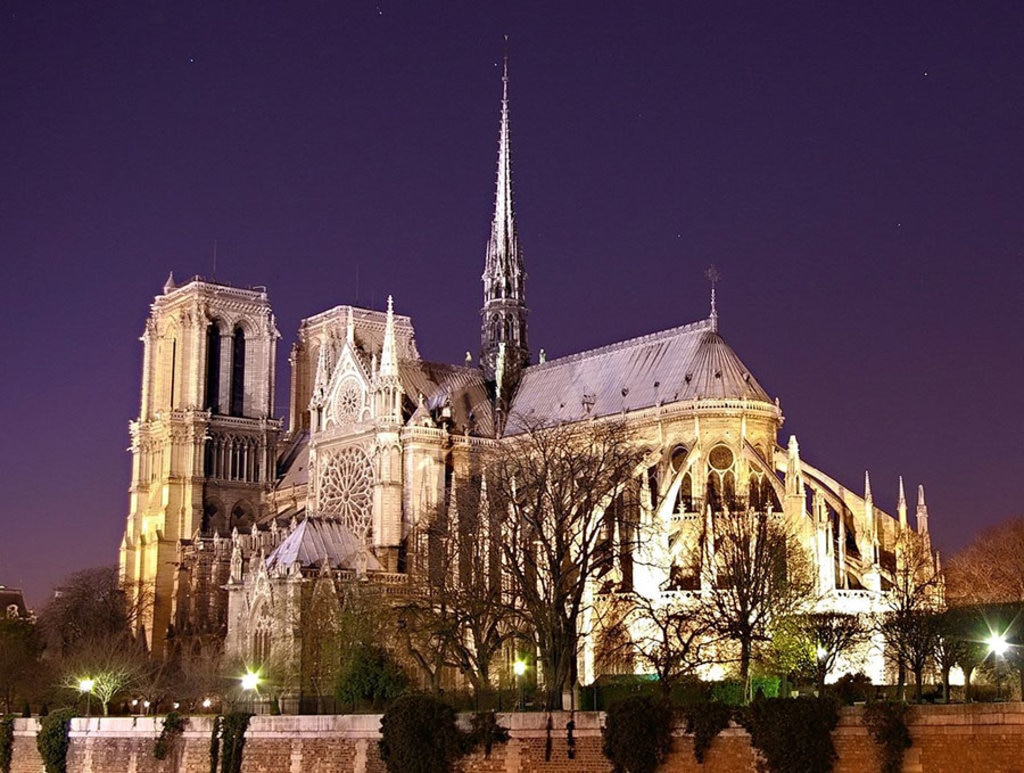 8 segreti e leggende della Cattedrale di Notre Dame a Parigi